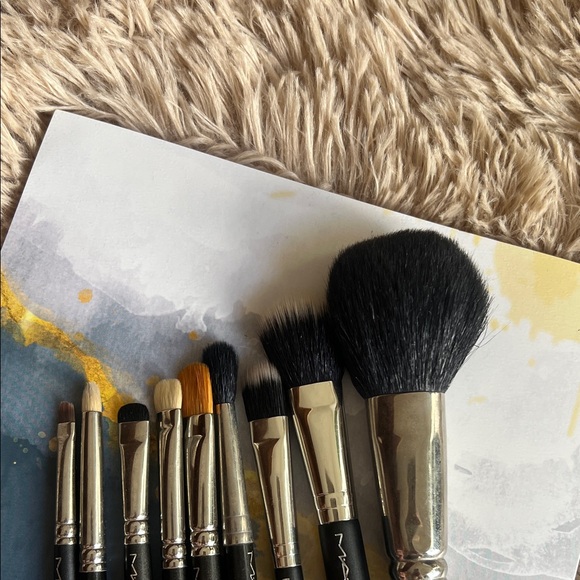 MAC Makeup Brush Set - Picture 2 of 2